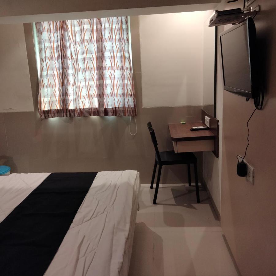 Hotel Everest Lodging 나비뭄바이 외부 사진