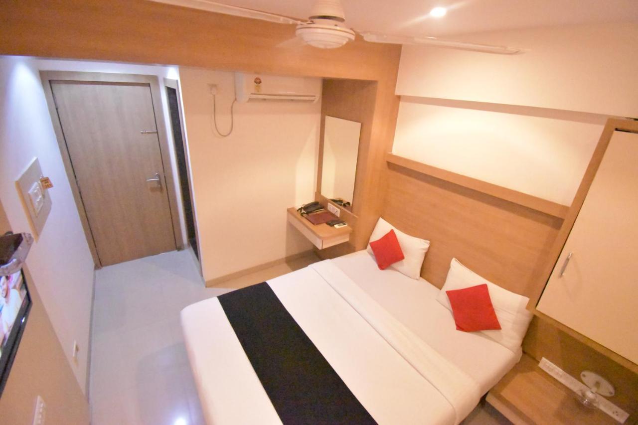 Hotel Everest Lodging 나비뭄바이 외부 사진