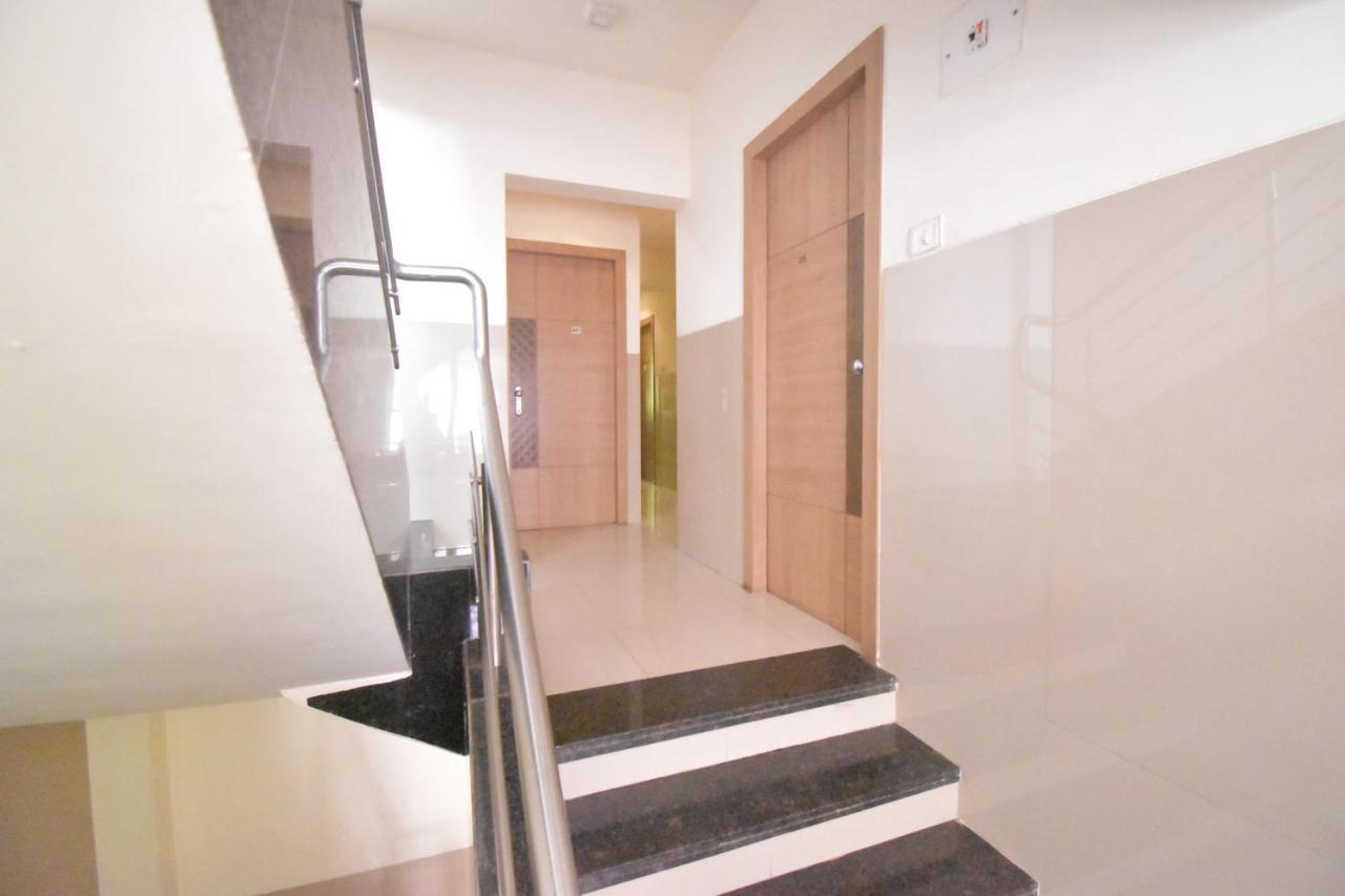 Hotel Everest Lodging 나비뭄바이 외부 사진