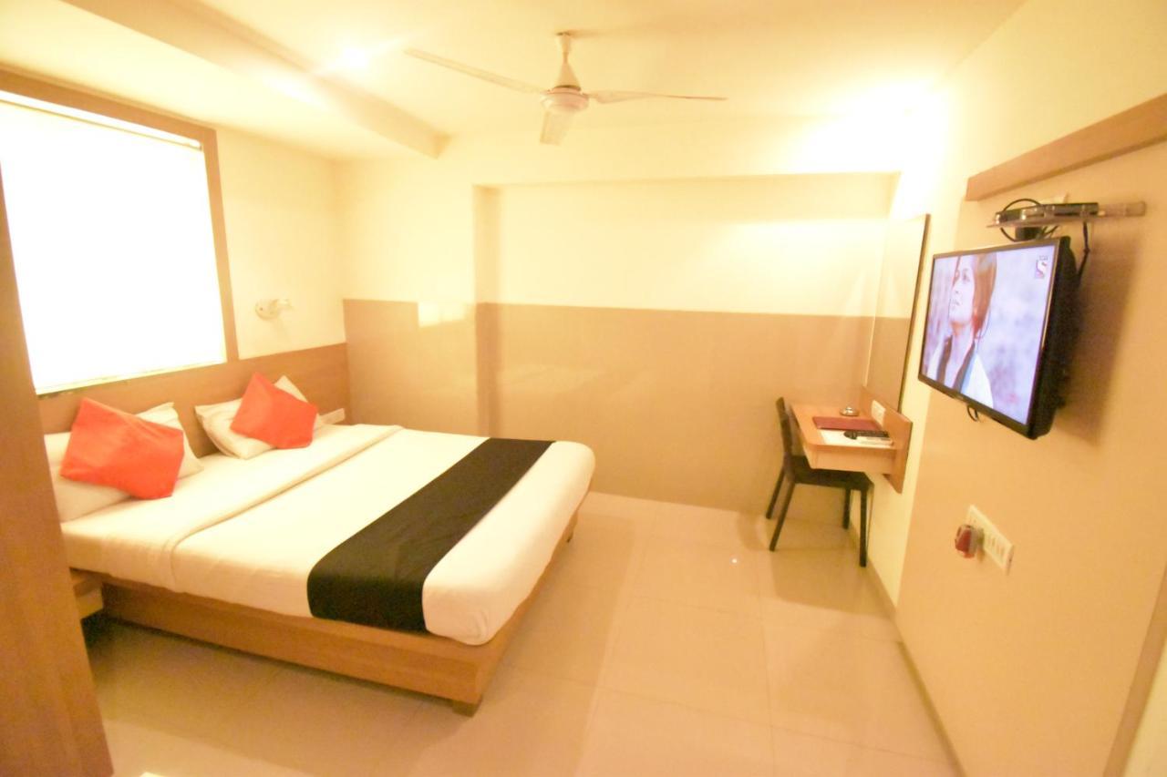 Hotel Everest Lodging 나비뭄바이 외부 사진